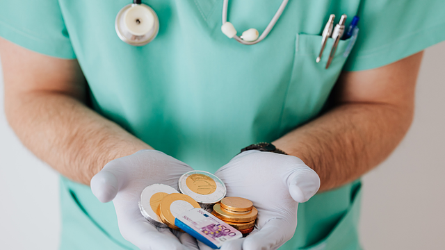 6 Costly Financial Mistakes to Avoid as a Travel Nurse